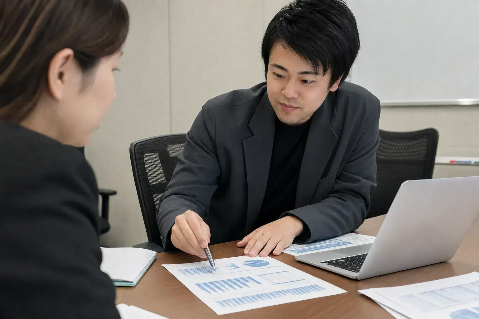 データ分析・評価設計を説明するイメージ