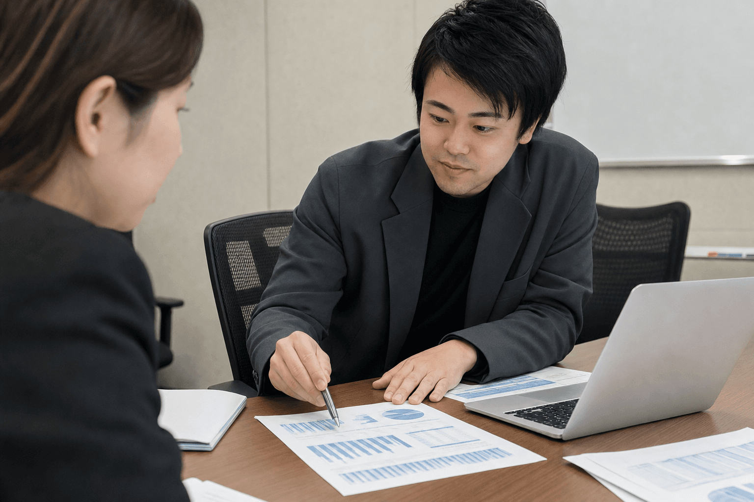 データ分析・評価設計を説明するイメージ