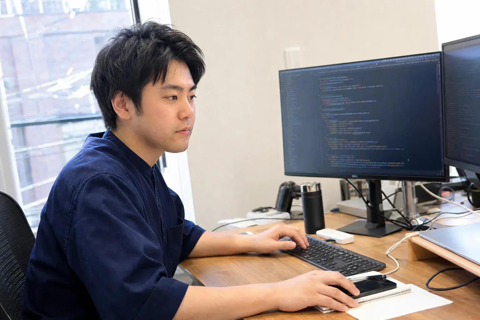 フルスタック開発に取り組むイメージ